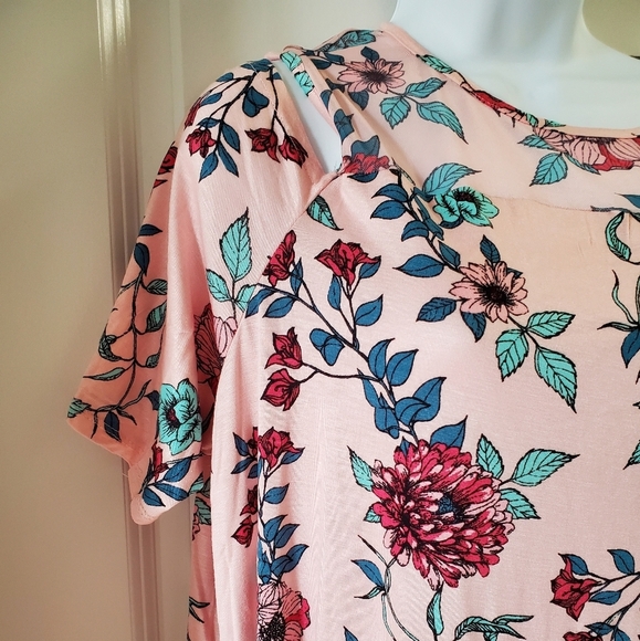 French Laundry Cutout Shoulder Pink Floral Plus Top - Picture 4 of 6